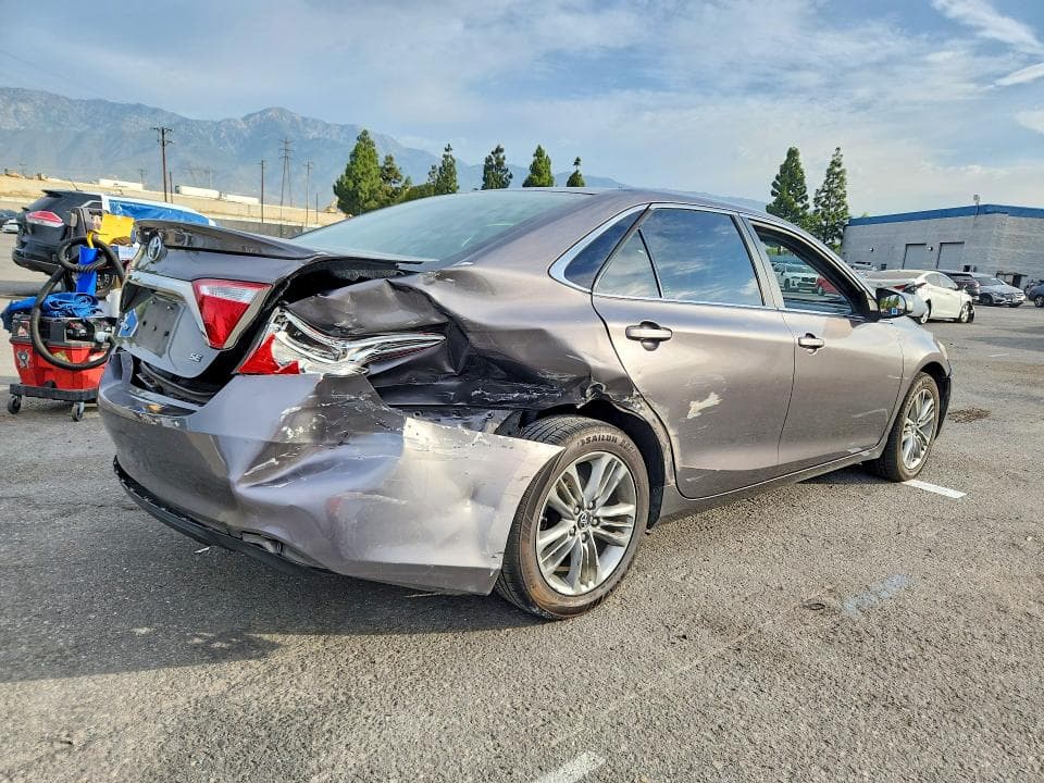 2017 TOYOTA CAMRY SE 3