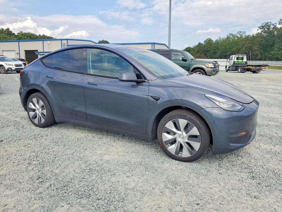 2023 TESLA MODEL Y 4