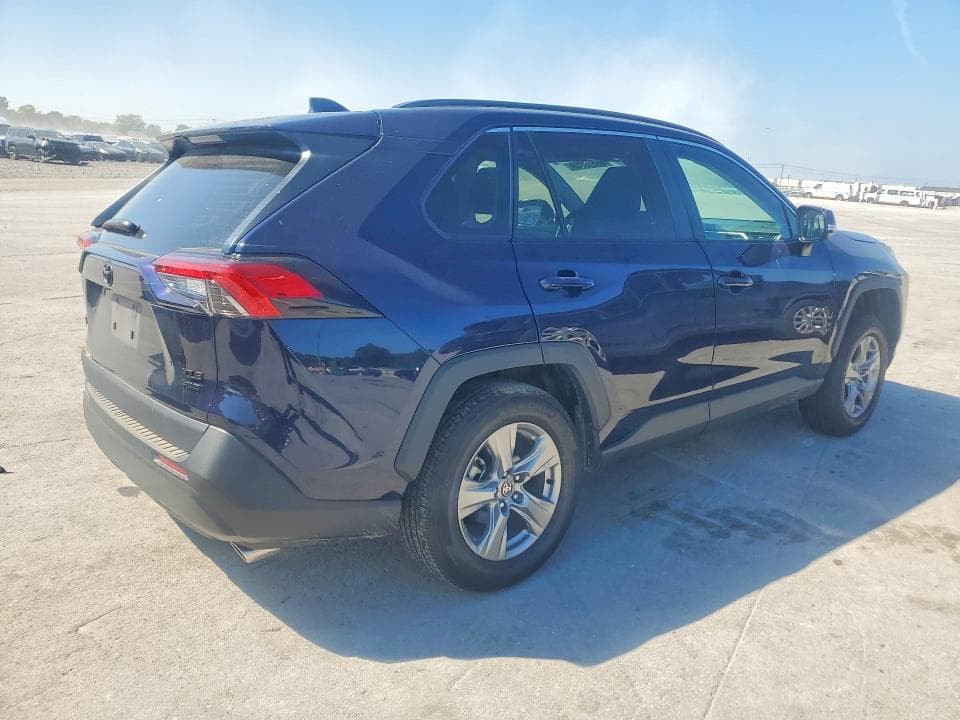 2025 TOYOTA RAV4 XLE 3