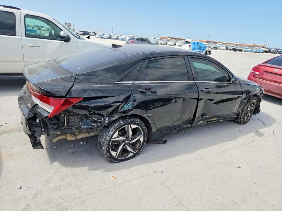 2022 HYUNDAI ELANTRA LIMITED 3