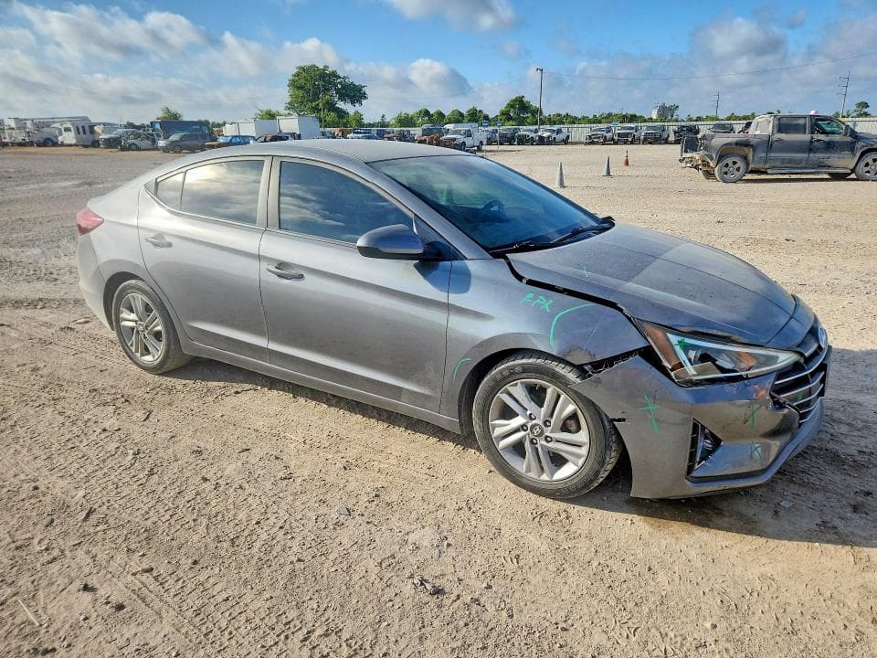 2019 HYUNDAI ELANTRA SEL 4