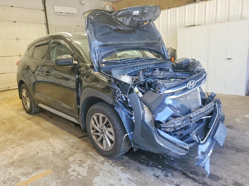 2017 HYUNDAI TUCSON SE 4