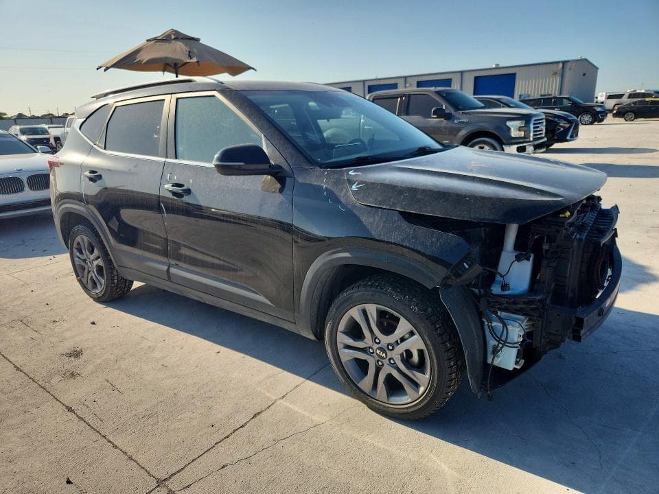 2021 KIA SELTOS S 4
