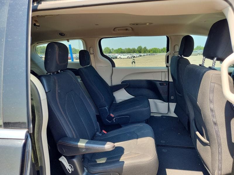 2018 CHRYSLER PACIFICA LX 11