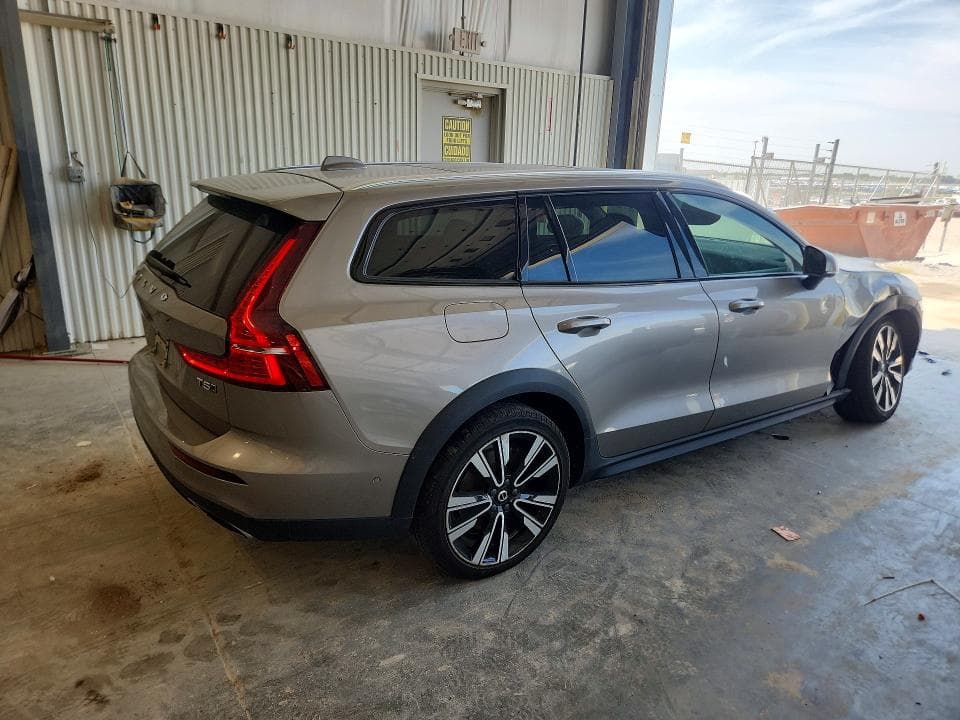 2020 VOLVO V60 CROSS COUNTRY T5 MOMENTUM 3