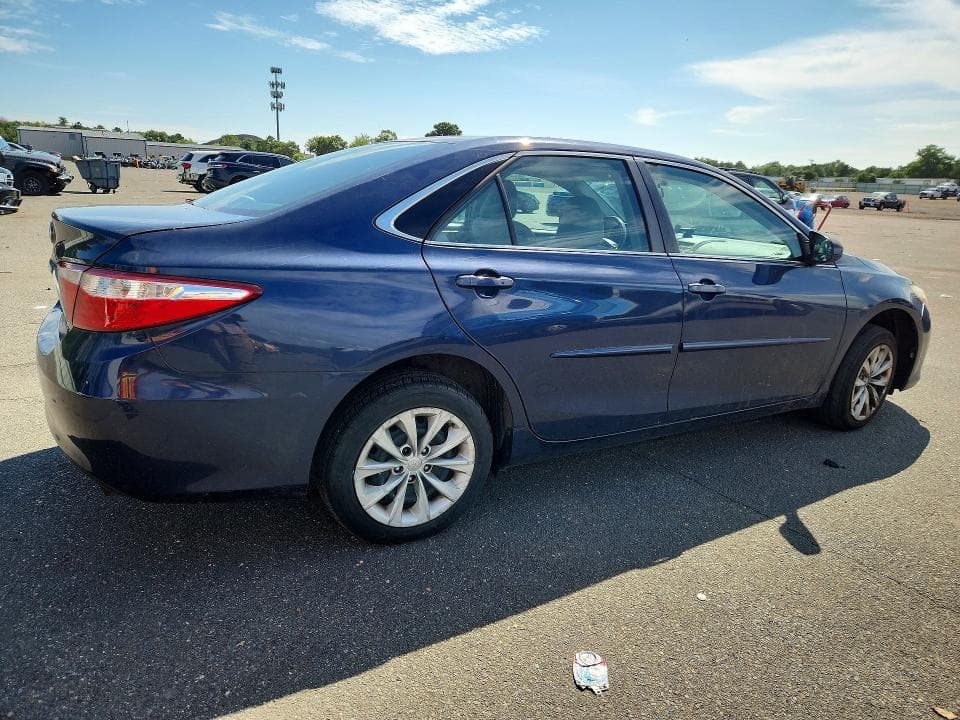 2017 TOYOTA CAMRY LE 3