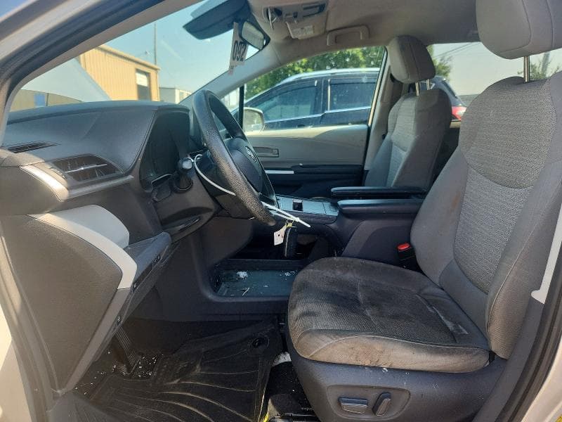 2021 TOYOTA SIENNA LE 7