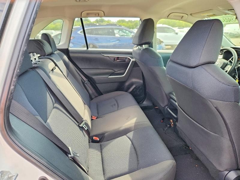 2020 TOYOTA RAV4 LE 10