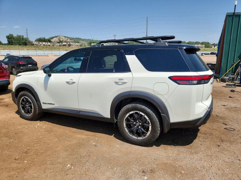 2023 NISSAN PATHFINDER SV 2