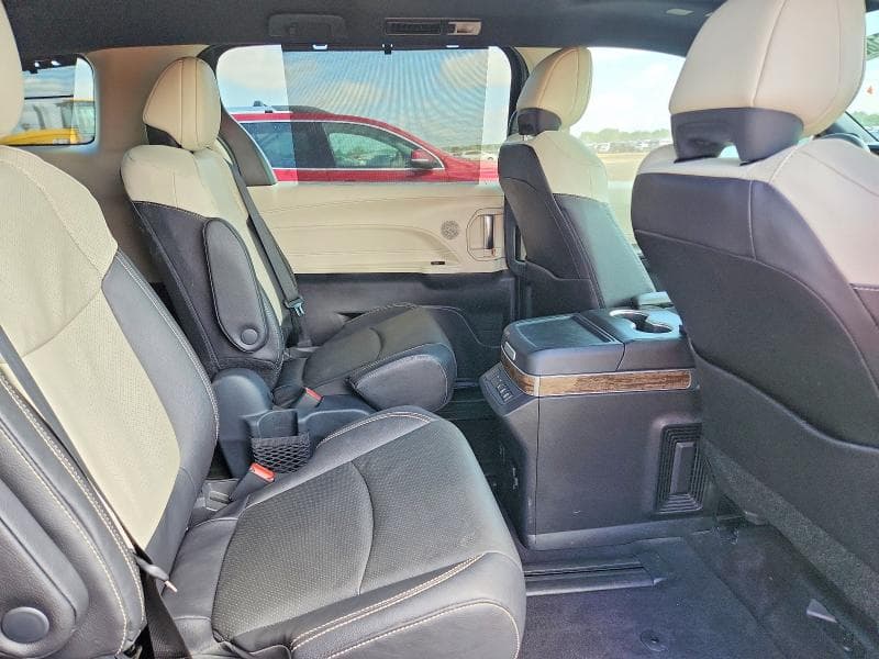 2025 TOYOTA SIENNA PLATINUM 7-PASSENGER 11