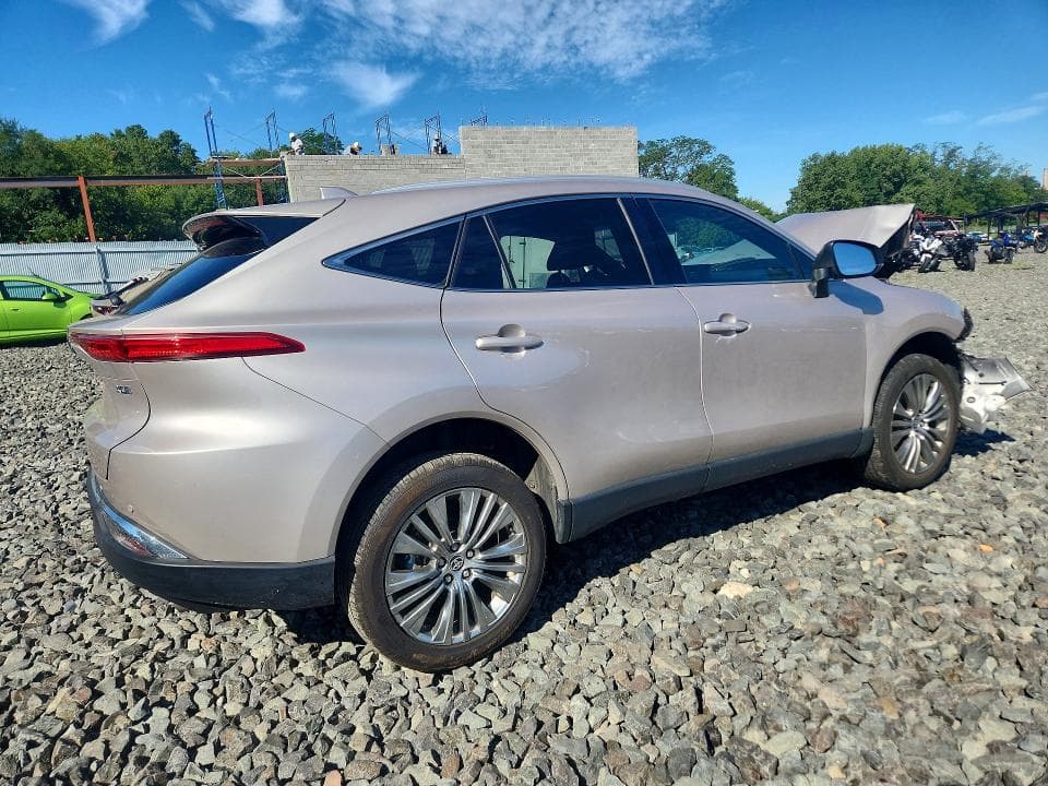 2024 TOYOTA VENZA XLE 3