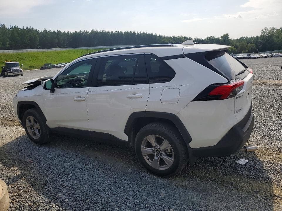 2025 TOYOTA RAV4 XLE 2