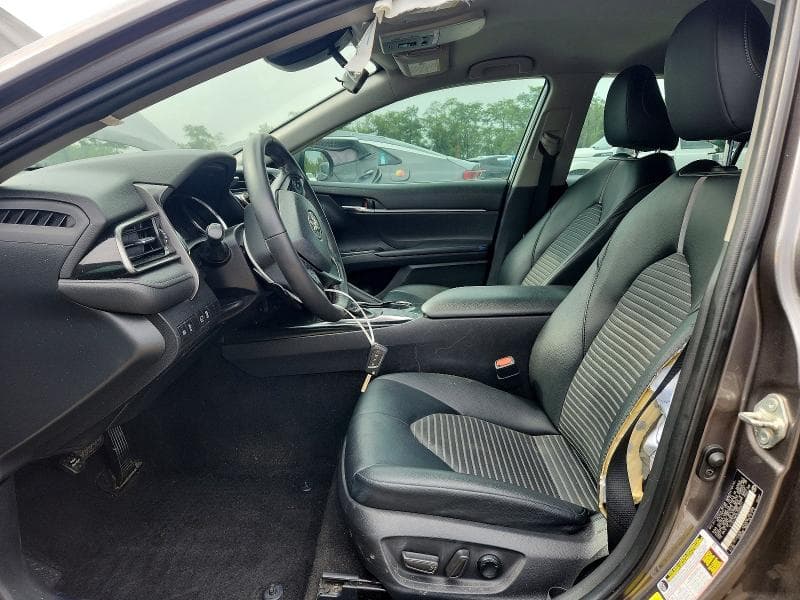 2020 TOYOTA CAMRY SE 7