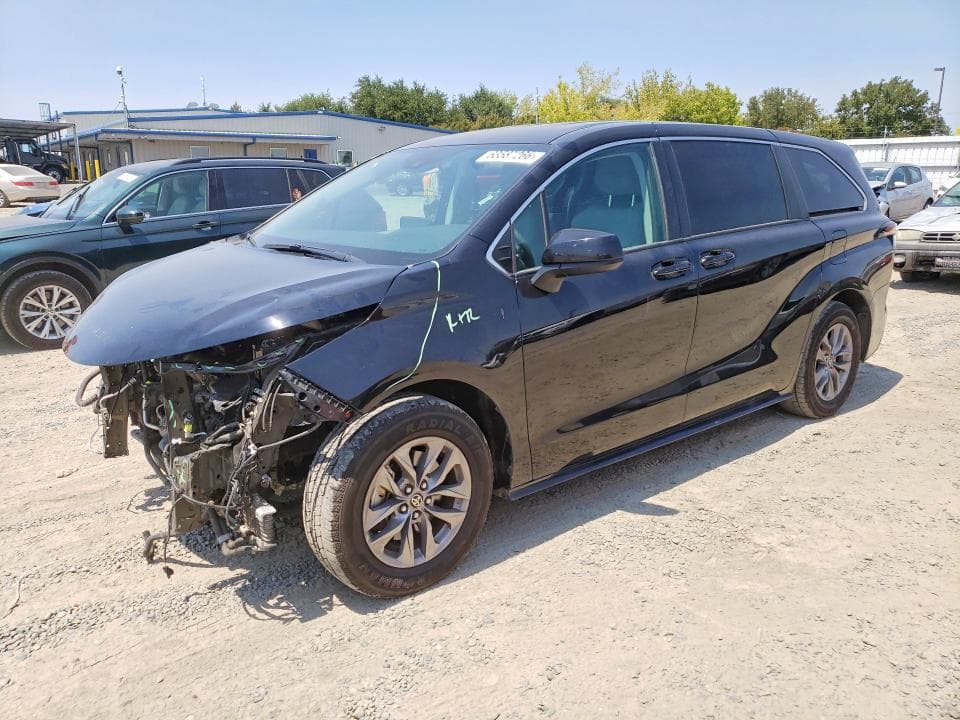 2022 TOYOTA SIENNA LE - 1