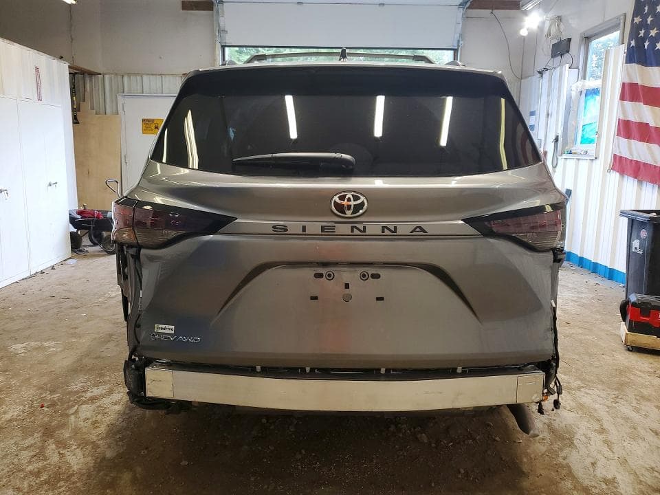 2026 TOYOTA SIENNA LE 6