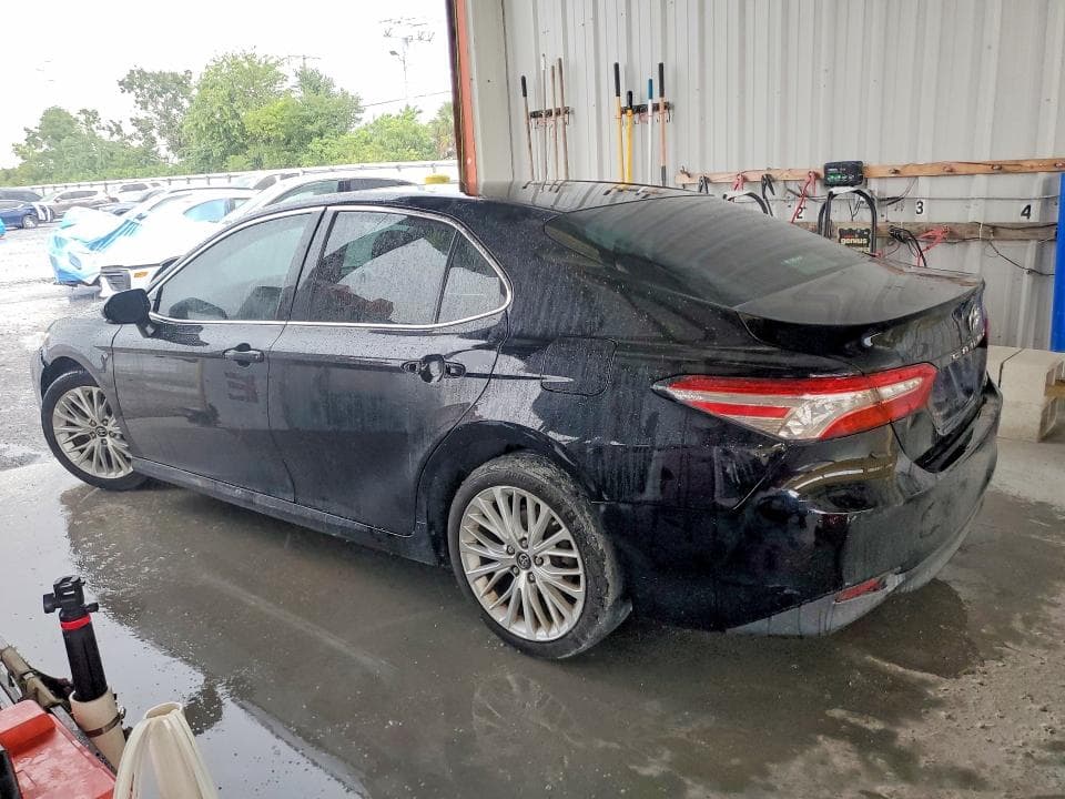 2018 TOYOTA CAMRY XLE 2