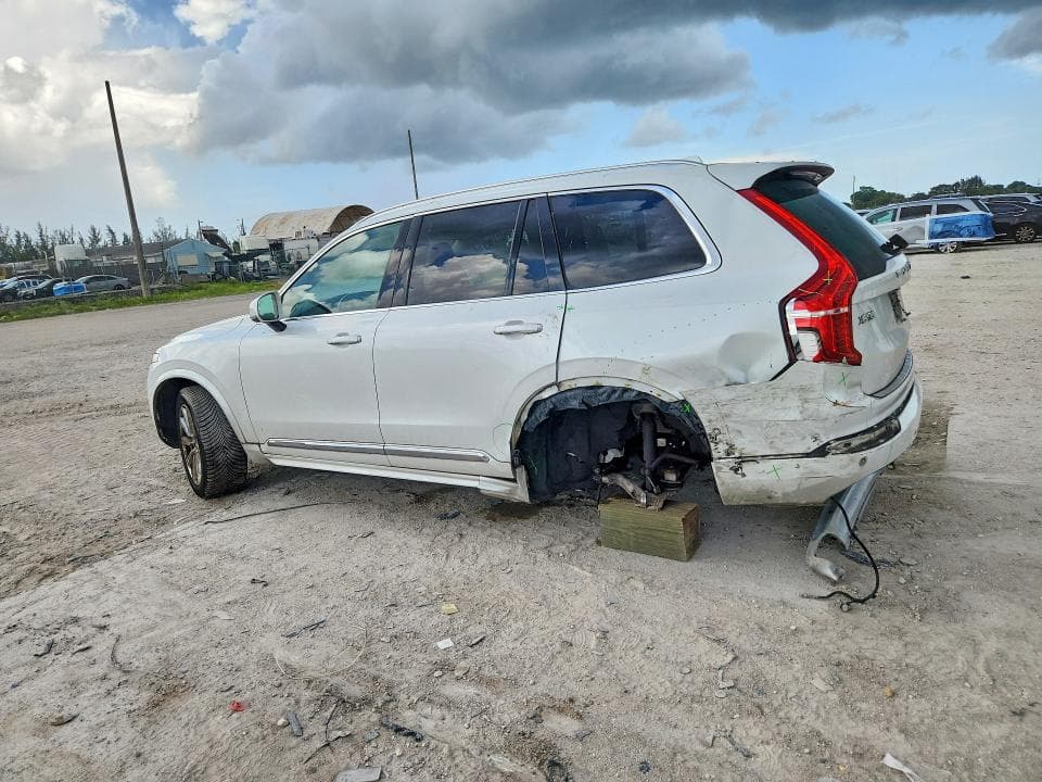 2017 VOLVO XC90 T6 2