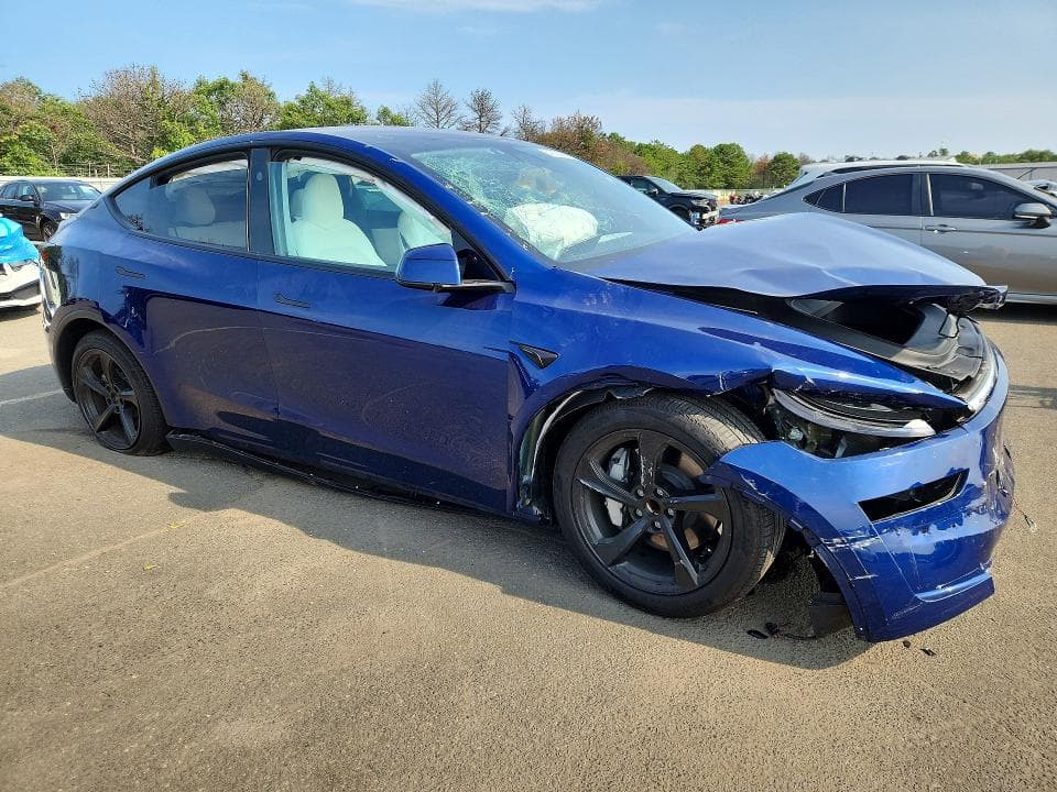 2026 TESLA MODEL Y 4