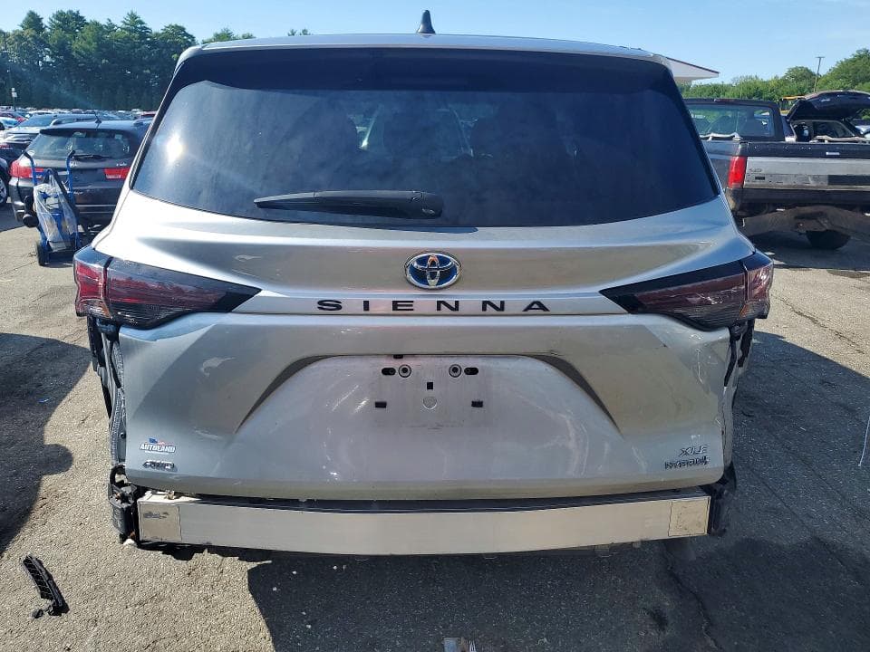 2023 TOYOTA SIENNA XLE 6