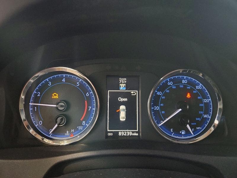 2018 TOYOTA COROLLA XLE 9