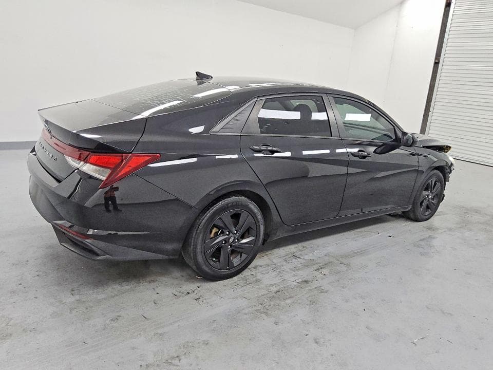 2021 HYUNDAI ELANTRA SEL 3