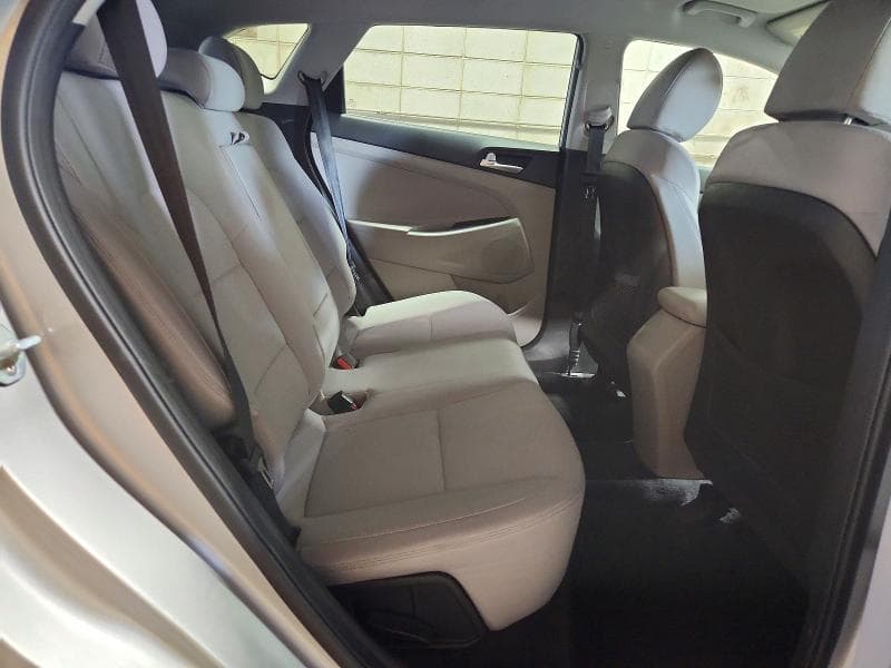 2020 HYUNDAI TUCSON SE 11