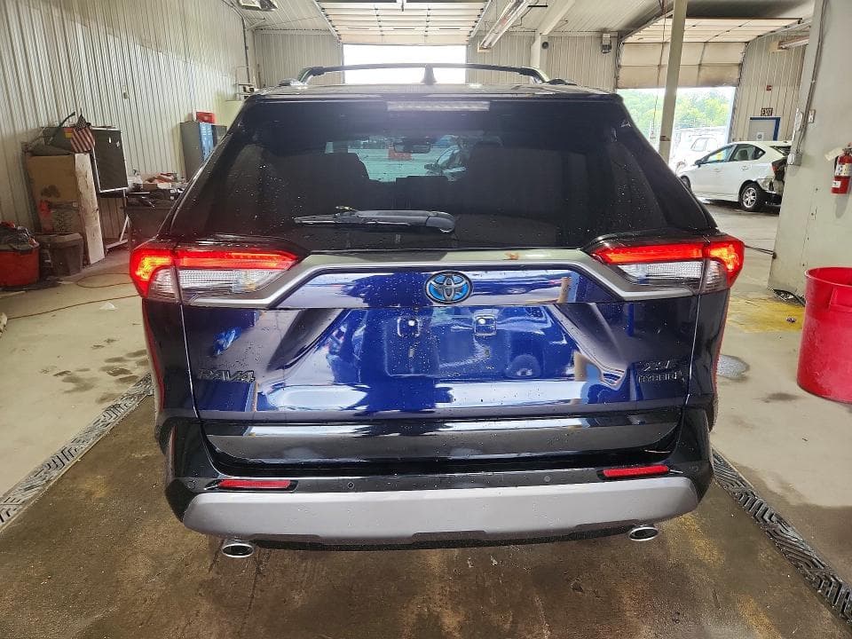 2020 TOYOTA RAV4 XSE 6