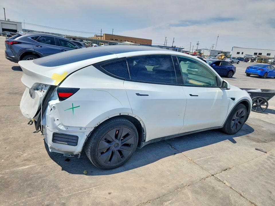 2025 TESLA MODEL Y 3