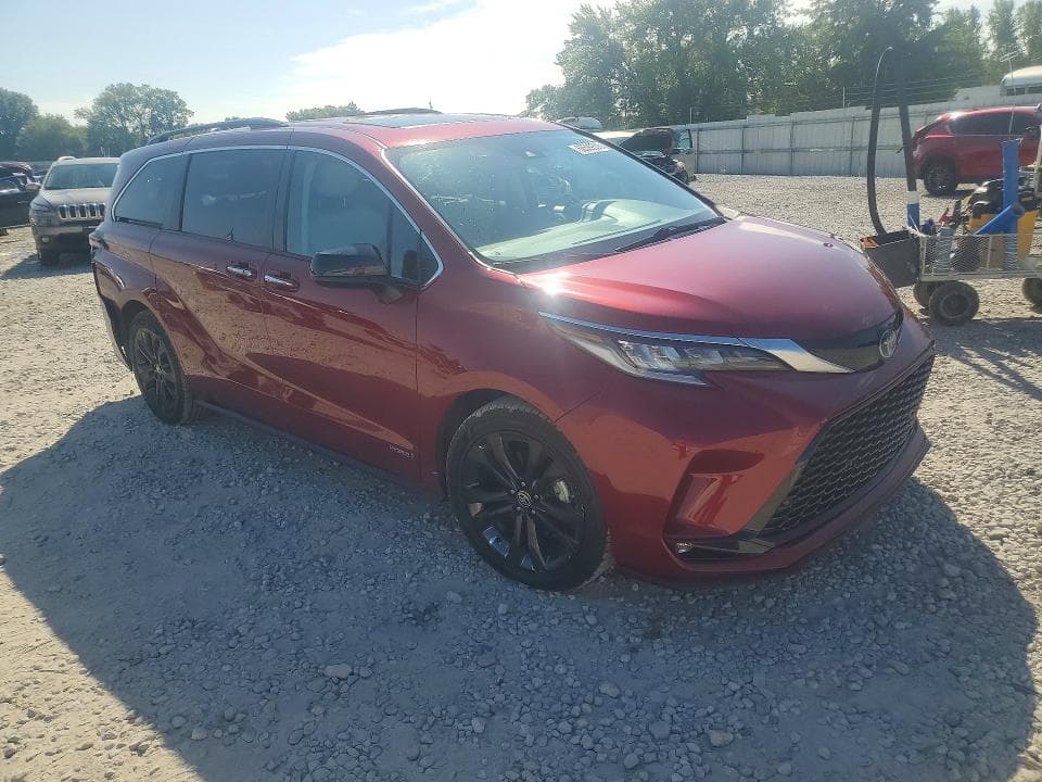 2021 TOYOTA SIENNA XSE 4