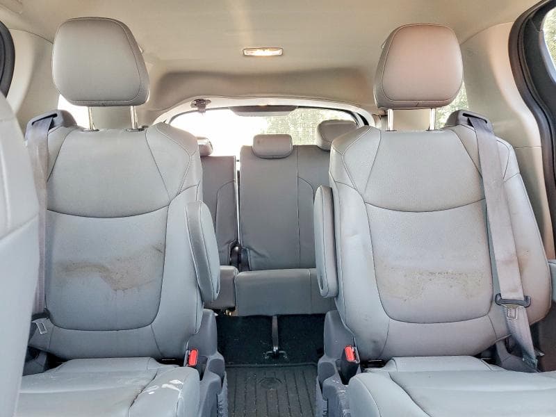 2021 TOYOTA SIENNA XLE 10