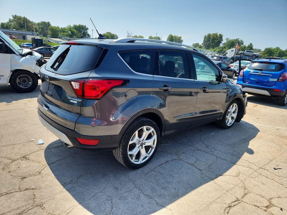 2019 FORD ESCAPE TITANIUM 3