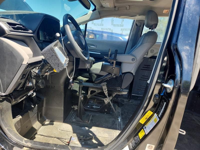 2024 TOYOTA SIENNA XLE 7