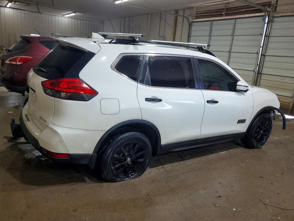 2017 NISSAN ROGUE SV 3