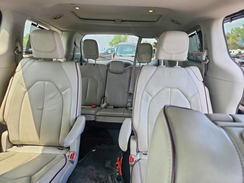 2017 CHRYSLER PACIFICA LIMITED 10