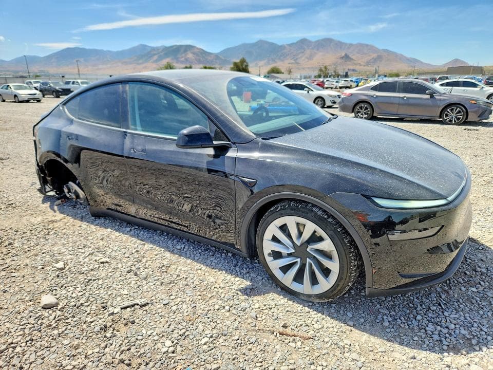 2026 TESLA MODEL Y 4