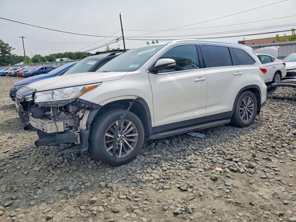 2019 TOYOTA HIGHLANDER XLE - 1
