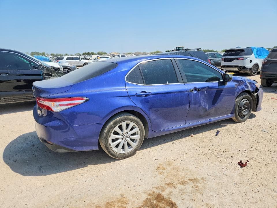 2018 TOYOTA CAMRY LE 3