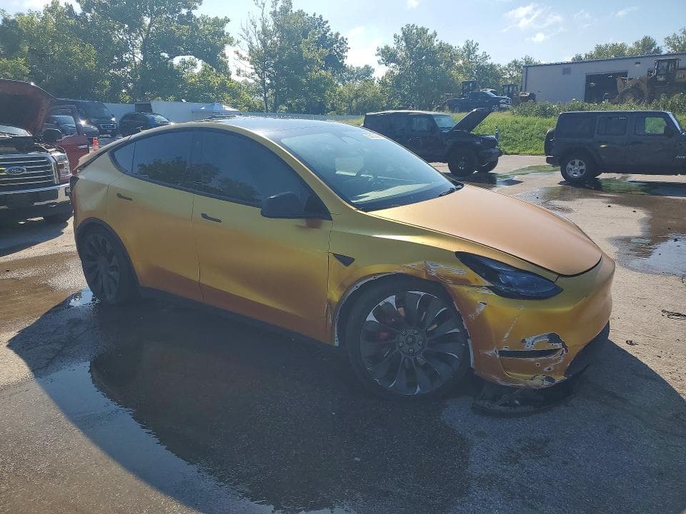 2023 TESLA MODEL Y 4