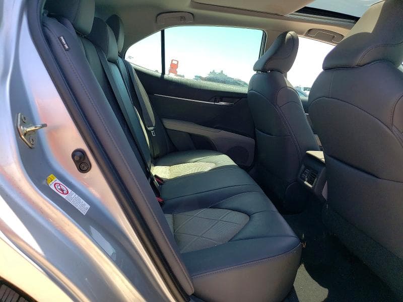 2018 TOYOTA CAMRY XLE 10