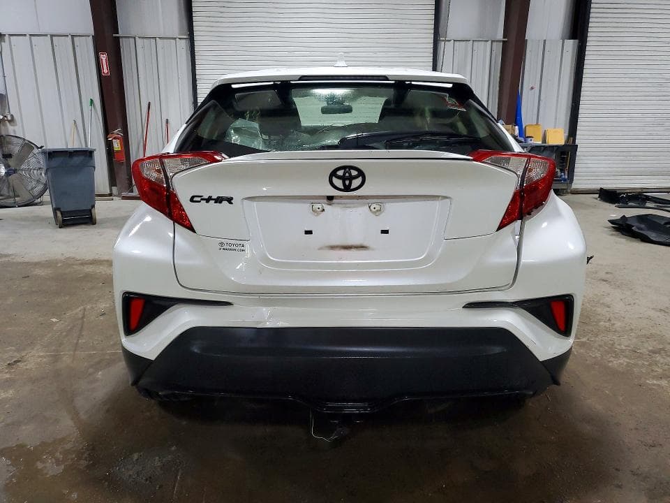 2020 TOYOTA C-HR XLE 6