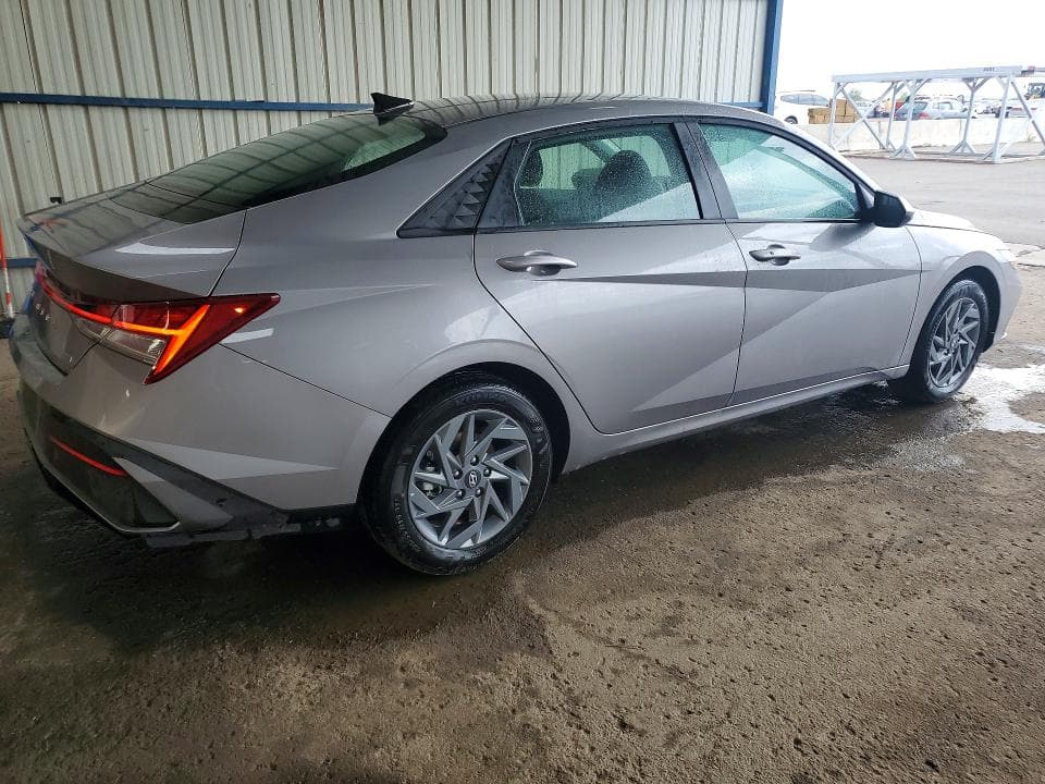 2026 HYUNDAI ELANTRA HYBRID BLUE 3