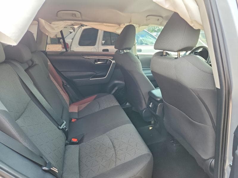 2020 TOYOTA RAV4 XLE 11