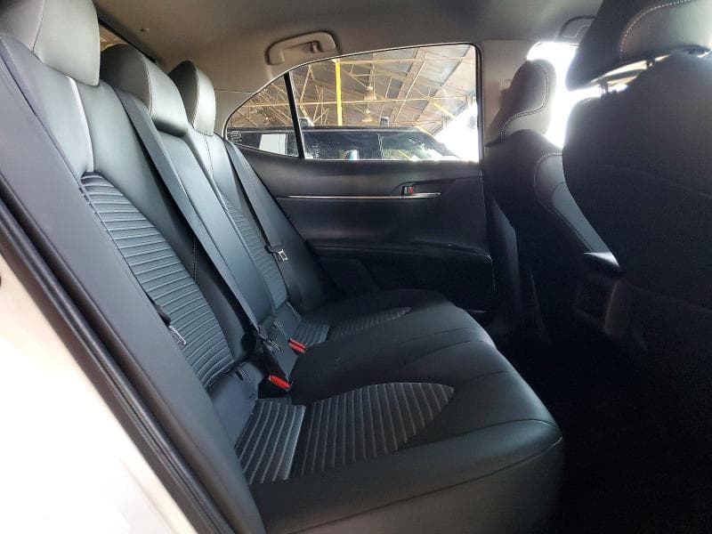 2018 TOYOTA CAMRY SE 10