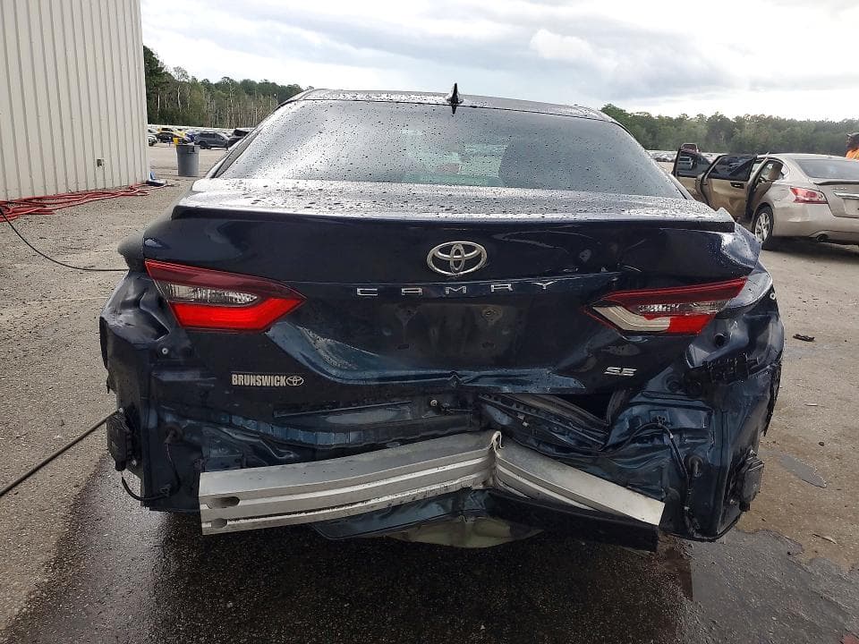 2021 TOYOTA CAMRY SE 6