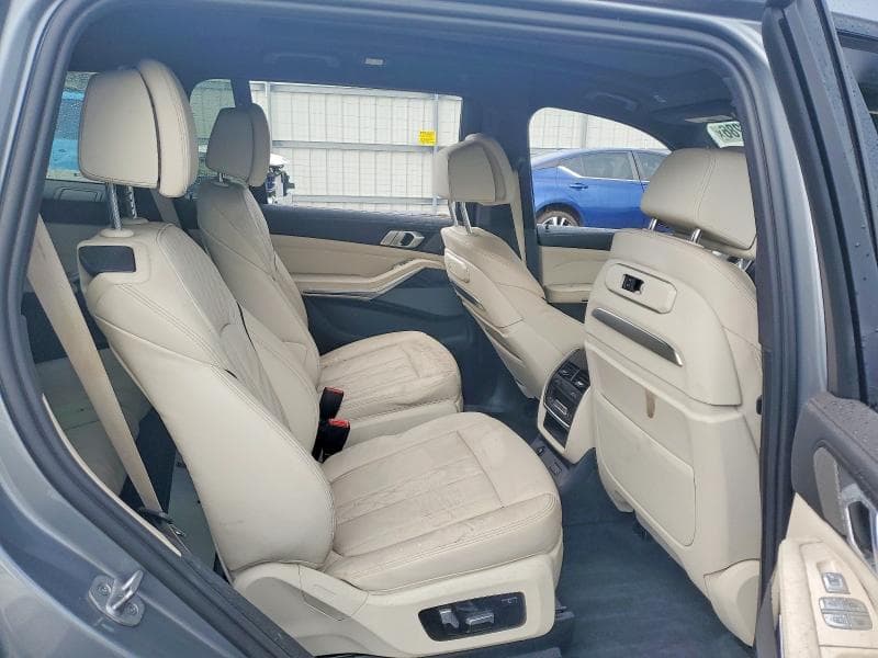 2023 BMW X7 M60I 11