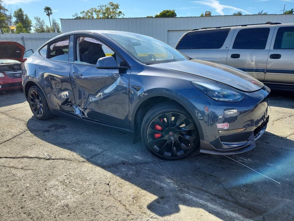 2023 TESLA MODEL Y 4