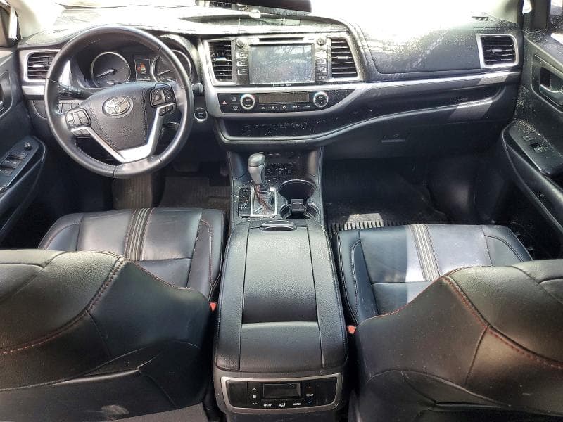 2019 TOYOTA HIGHLANDER SE 8
