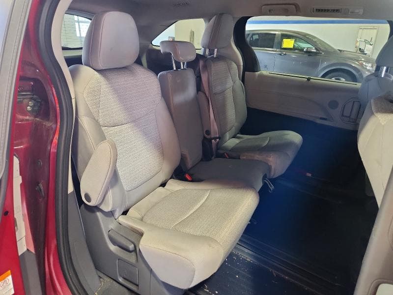 2021 TOYOTA SIENNA LE 11