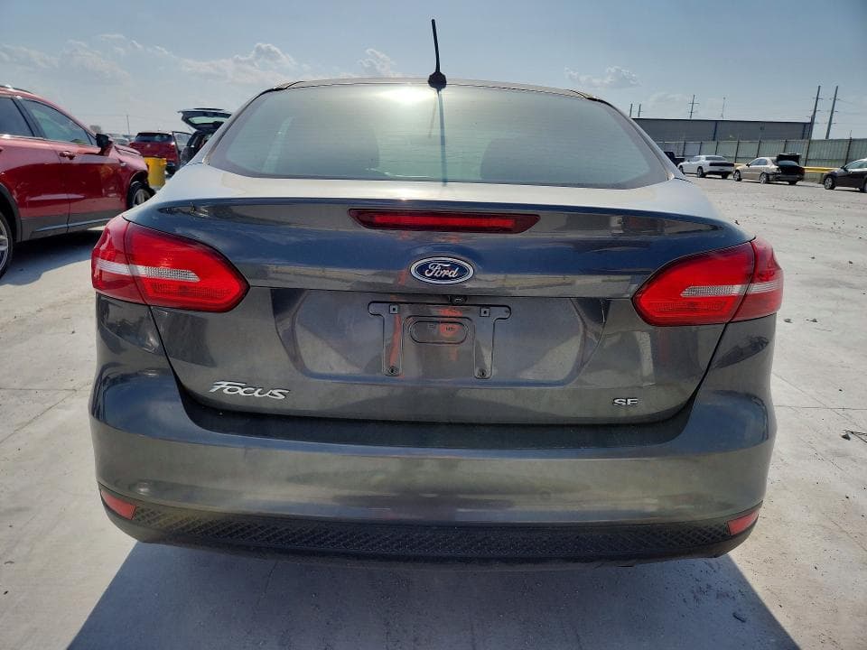 2017 FORD FOCUS SE 6