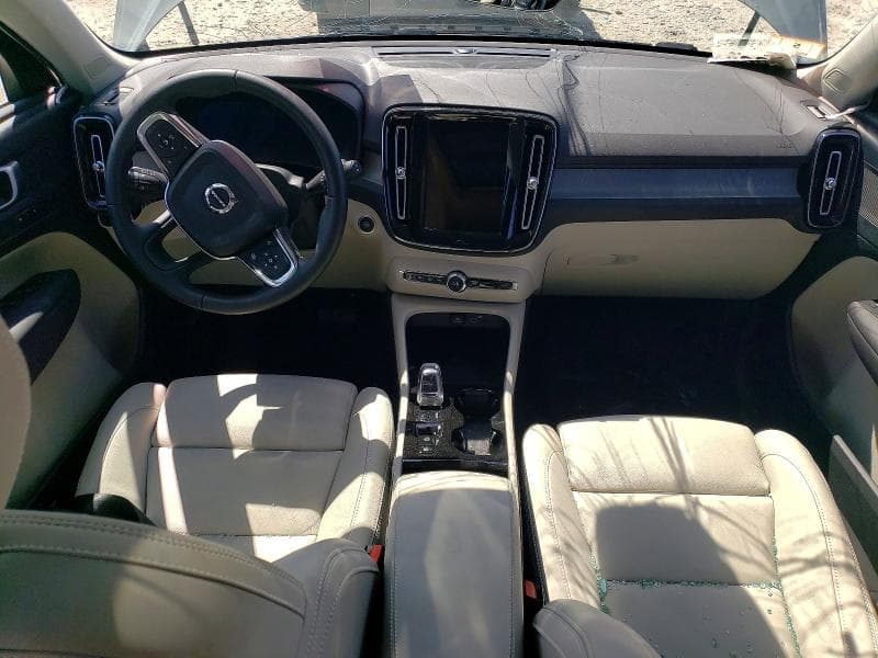 2026 VOLVO XC40 PLUS 8